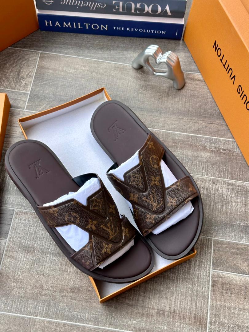 Louis Vuitton LV Oasis Mule in Monogram Calf Leather Louis Vuitton LV Oasis Mule in Monogram Calf Leather